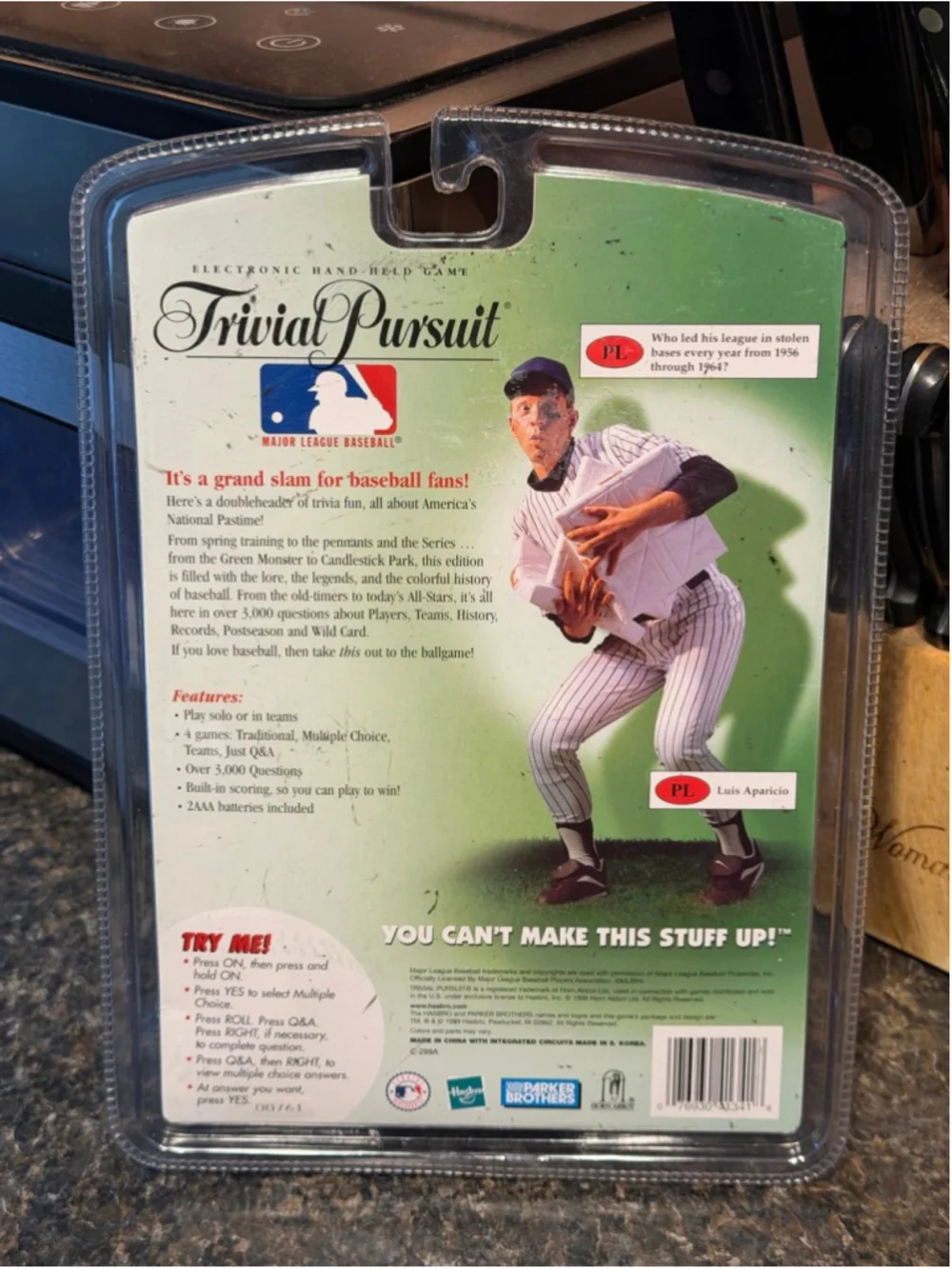 New Trivial Pursuit MLB Electronic Hand Held Trivia Game 1999 Baseball